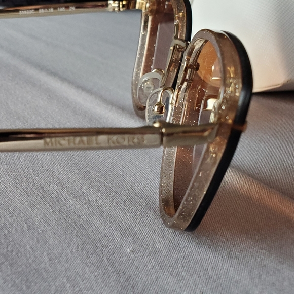 Sunglasses - Picture 3 of 4